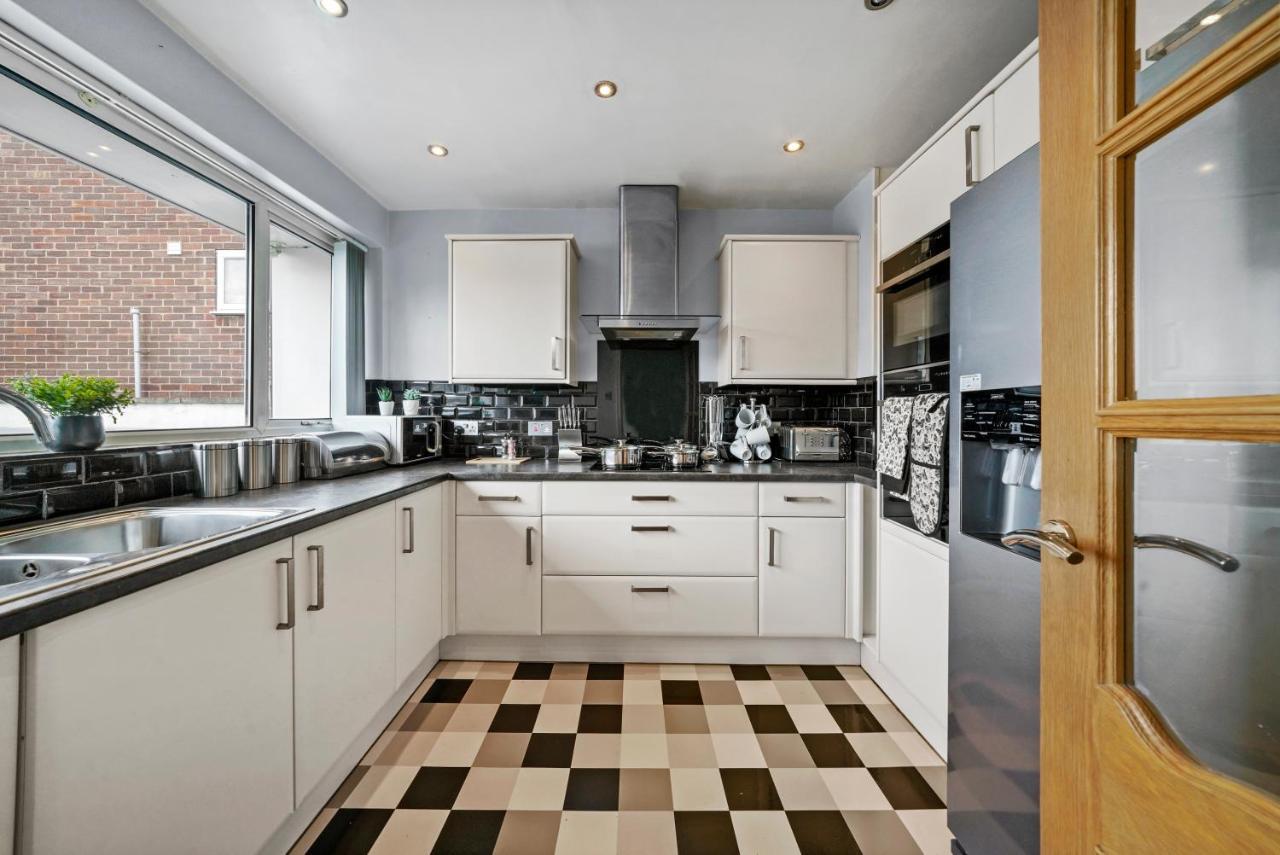 The Stylish Warwick Abode - Balcony - Garden Villa Leek Wootton Luaran gambar