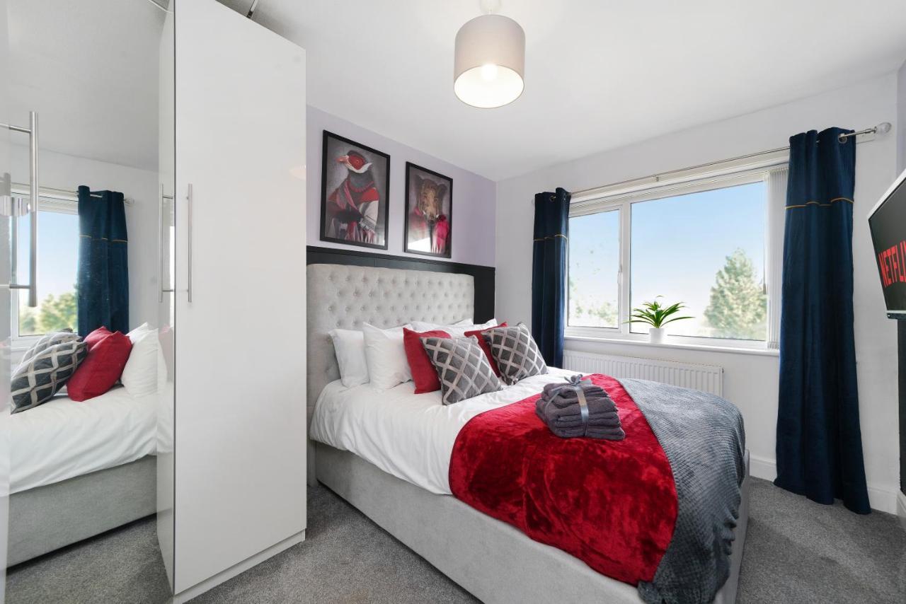 The Stylish Warwick Abode - Balcony - Garden Villa Leek Wootton Luaran gambar